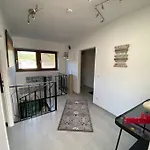 Exclusive Maisonette 90qm Parkplatz Balkon Citynah Apartamento *