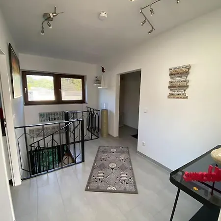 Exclusive Maisonette 90qm Parkplatz Balkon Citynah דירה *