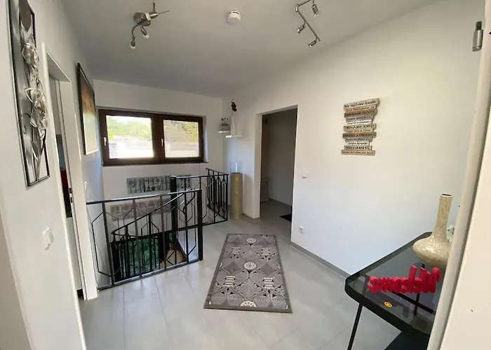 Exclusive Maisonette 90qm Parkplatz Balkon Citynah アパート *